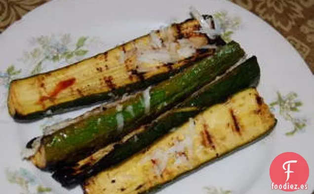 Calabacín A La Parrilla Y Calabaza De Verano Con Pecorino Romano Afeitado