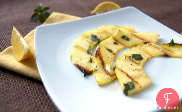 Calabacín a la parrilla con limón y menta