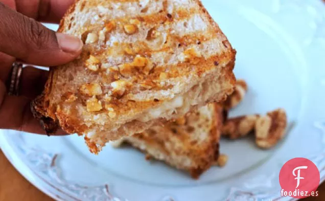 Panini de Queso Cheddar Envejecido con Costra de Nuez y Miel...y Escenas de Seattle