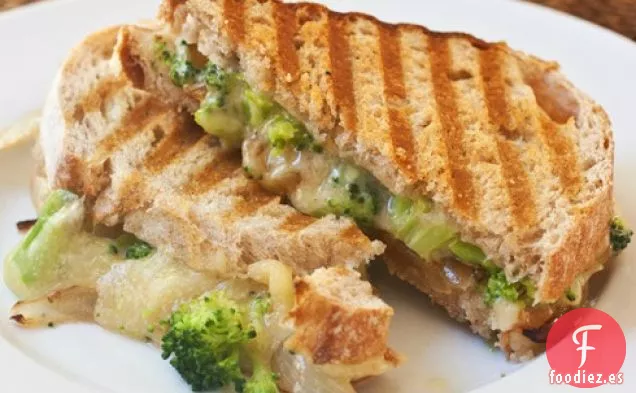 Panini de Queso Cheddar de Brócoli plus ¡además de Libros de cocina de Vacaciones FIRMADOS por Win Pioneer Woman!