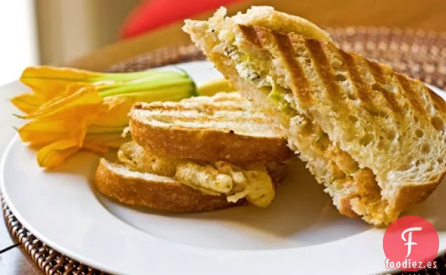 Queso a la Parrilla de Flor de Calabaza