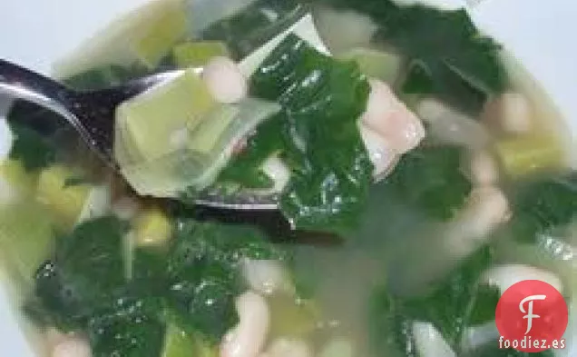 Sopa de Frijoles Blancos con Espinacas y Puerros