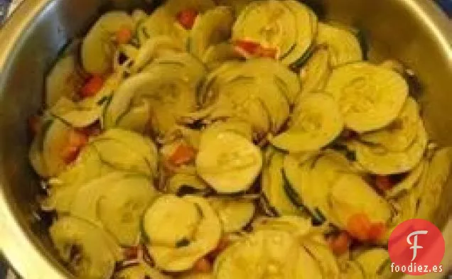 Ensalada Flotante de Pepino, Tomate y Cebolla
