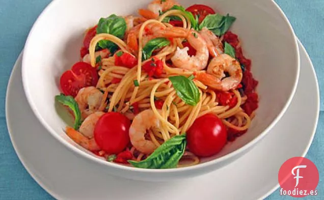 Pasta de Dos Tomates con Albahaca y Camarones picantes