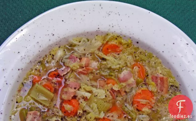 Sopa de Col de Saboya con Tocino y Pimienta Negra