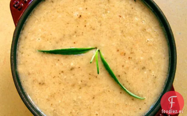 Sopa de Frijoles Blancos con Salvia Frita