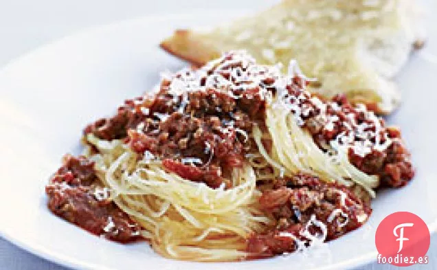 Ragú De Ternera Sobre Calabaza Espagueti Con Pan De Ajo