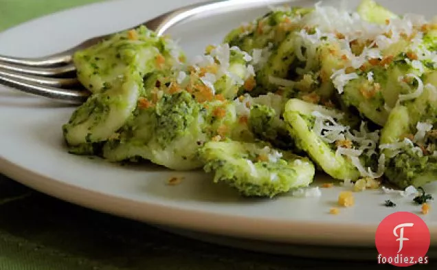 Orecchiette con Salsa Cremosa de Broccolini y Rapini