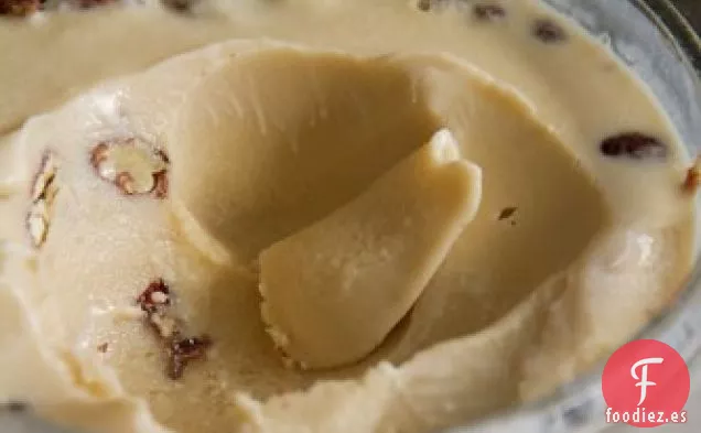 Helado de Arce con Bombones de Nuez de Canela y Arándanos