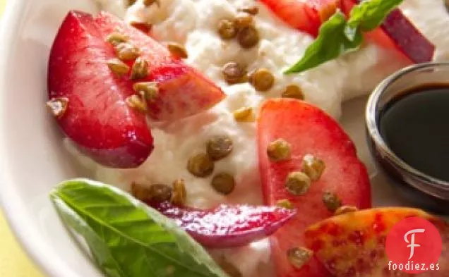 Ciruelas con Burrata y Lentejas Crujientes Asadas