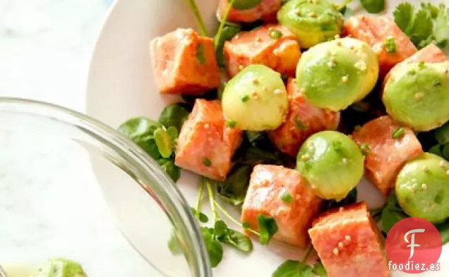 Ensalada de Aguacate y Salmón Salvaje Marinado de Alaska con Berros