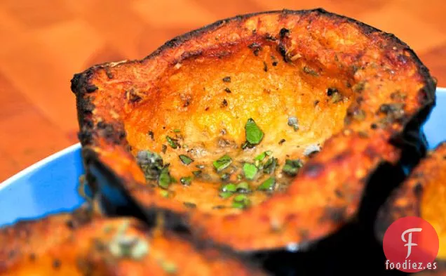 Asar A La Parrilla: Calabaza De Bellota Con Asiago Y Salvia