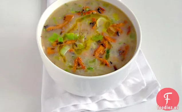 Sopa de Frijoles Blancos y Rebozuelos con Salvia