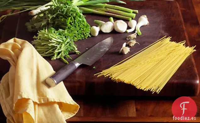 Pasta al Pesto de Ajo Verde y Cebolleta