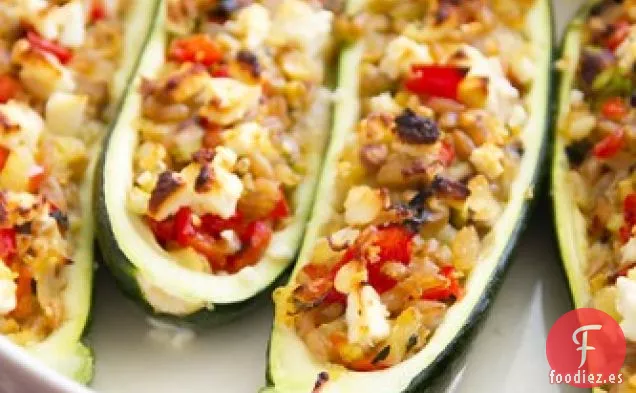 Calabacín Relleno de Farro, Pimiento Rojo y Queso Feta