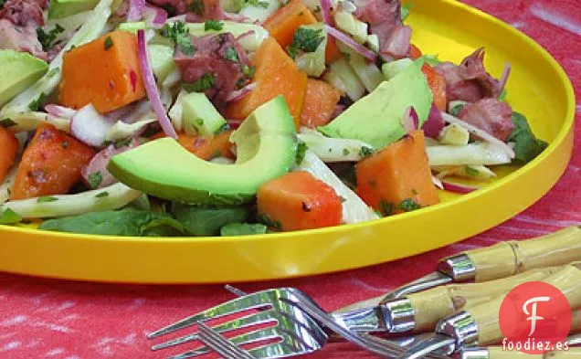 Ensalada Tropical de Papaya, Aguacate y Pulpo