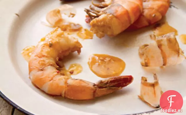 Pelar y Comer Camarones es Comida para los Dedos