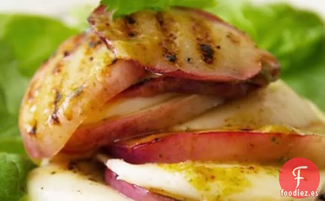 Ensalada Apilada de Mozzarella de Nectarina a La Parrilla