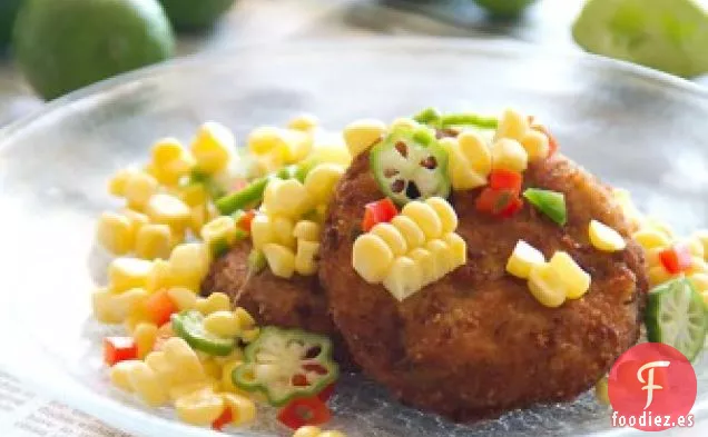 Pasteles de Cangrejo Azul con Maíz Crudo, Okra y Succotash de Lima