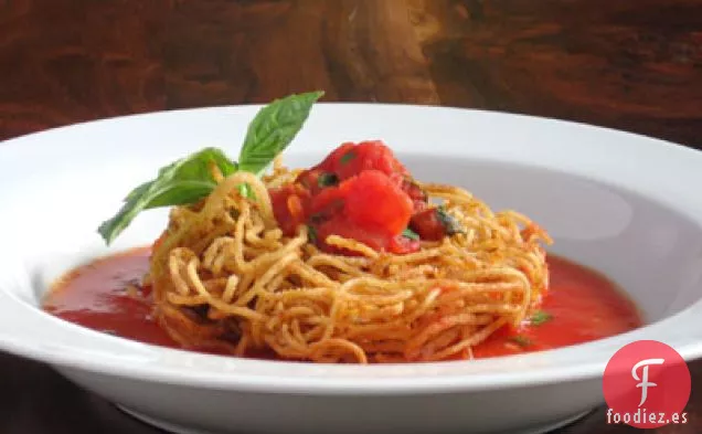 Espaguetis Fritos con Salsa de Tomate Asada