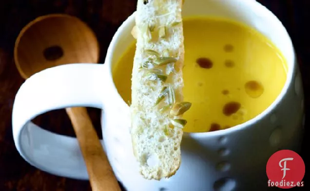 Sopa Sedosa De Calabaza Con Queso Parmesano