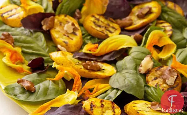 Ensalada de Calabaza de Verano a la Parrilla con Albahaca Morada y Nueces