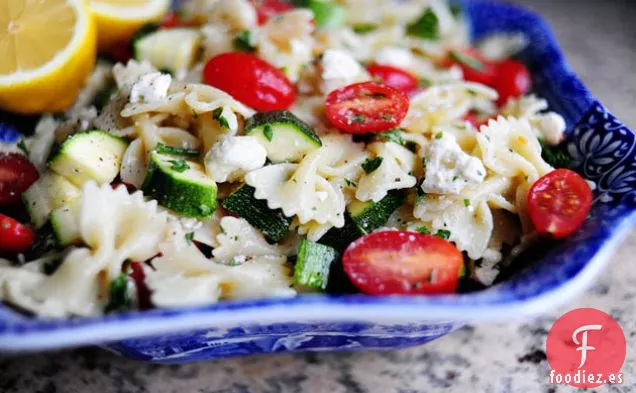 Ensalada de Pasta con Tomates, Calabacines y queso Feta