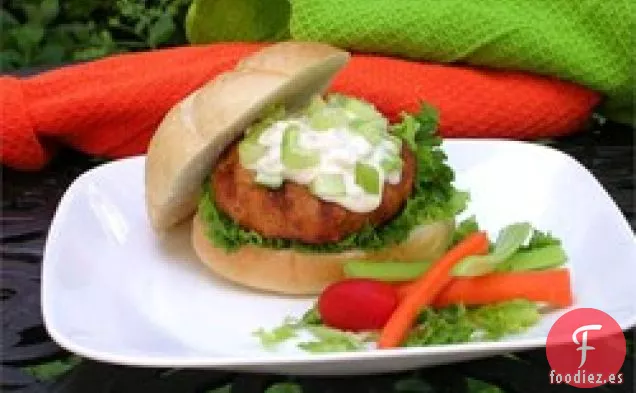 Hamburguesas de Pollo de Búfalo con Aderezo de Queso Azul