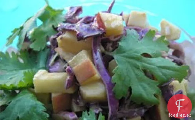 Ensalada de Manzana Morada con Aderezo de Mantequilla de Maní