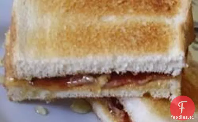 Sándwich de Mantequilla de Maní, Tocino y Miel
