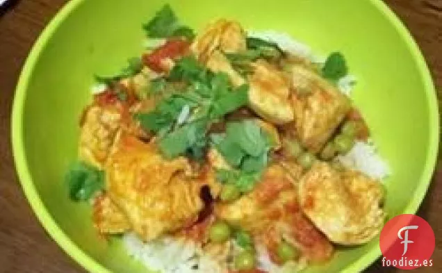Pollo de la India Oriental con Tomate, Guisantes y Cilantro