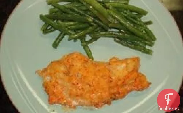 Bacalao al Horno con Salsa de Rábano Picante de Pimiento Rojo Asado