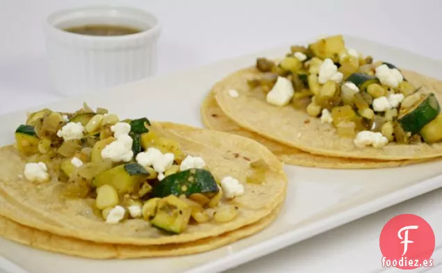 Tacos De Calabaza De Verano Con Maíz Dulce y Queso Fresco