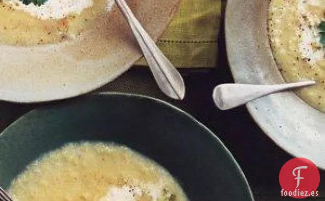 Receta de Sopa De Maíz Blanco Dulce De Joan Munson Con Puré De Poblano
