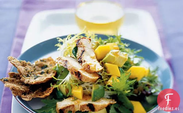 Ensalada de Pollo a la Parrilla Con Aguacate y Mango