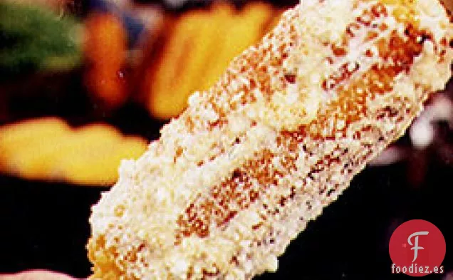 Maíz A La Parrilla Al Carbón En La Mazorca Con Mayonesa, Queso Y C