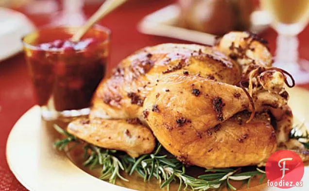 Pollo Asado Con Ajo Y Romero Con Chutney De Arándanos Y Nueces