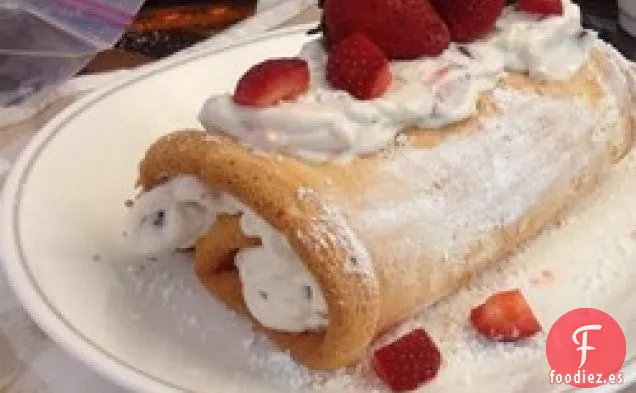 Pastel de Ángel y Rollo de Crema de Fresa