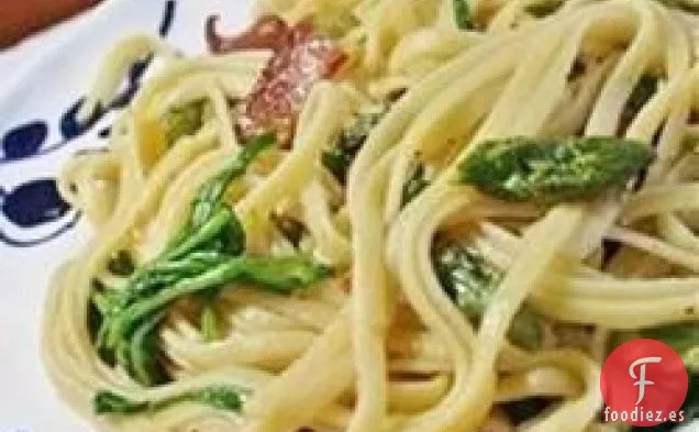 Linguini con Espárragos, Tocino y Rúcula