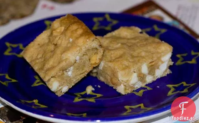 Blondies de Chocolate Blanco, Maní y Almendras