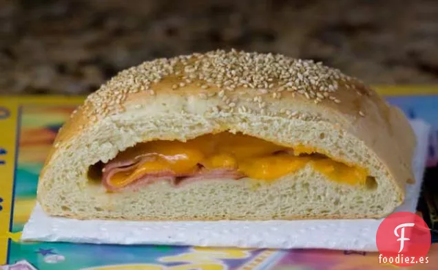 Stromboli de Jamón y Queso Cheddar