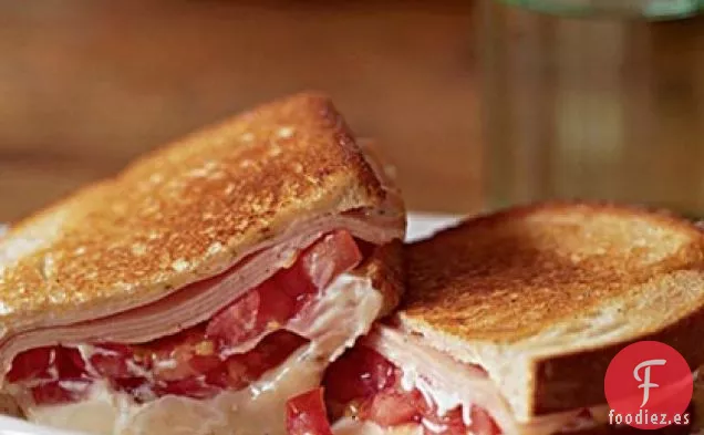 Tomate a la Parrilla, Pavo Ahumado y Sándwich de Muenster