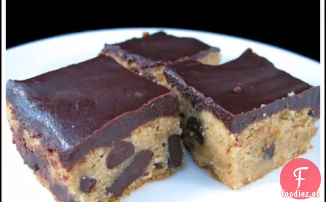 Brownies de Trozos de Chocolate con Mantequilla de Maní con Ganache de Chocolate