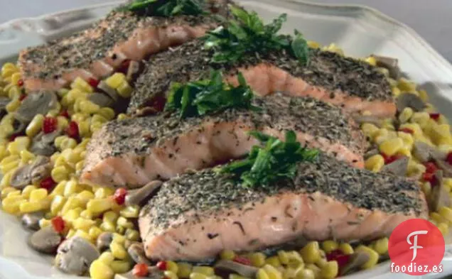 Salmón con Costra de Hierbas con Maíz Dulce y Champiñones