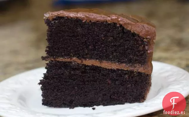 Pastel de Mayonesa de Chocolate con Glaseado de Crema Agria