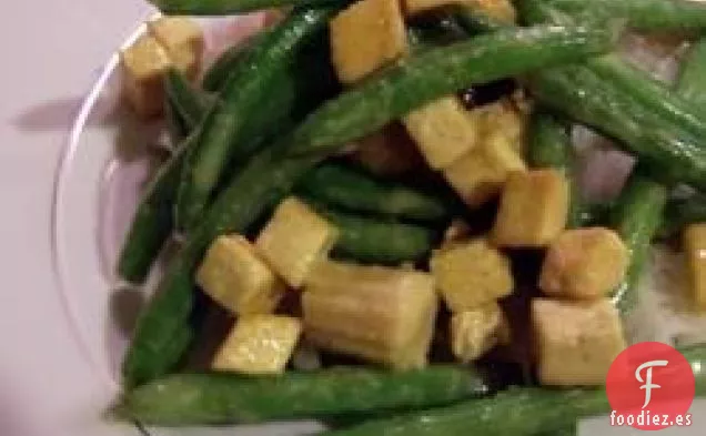 Tofu al Curry de Coco con Judías Verdes y Arroz de Coco