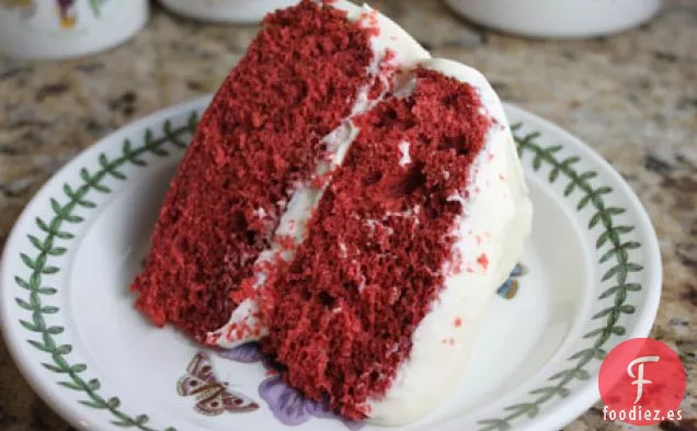 Pastel de Terciopelo Rojo con Glaseado de Queso Crema