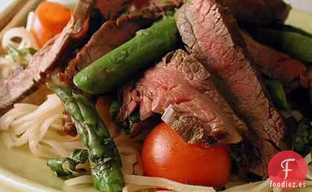 Fideos Asiáticos con Espárragos y Camarones