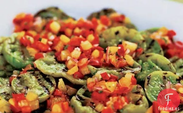 Tomates Verdes a la Parrilla con Salsa de Albahaca de Tomate Rojo y Amarillo