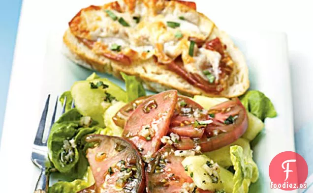 Tartines de Jamón y Queso con Ensalada de Tomate Morado Cherokee